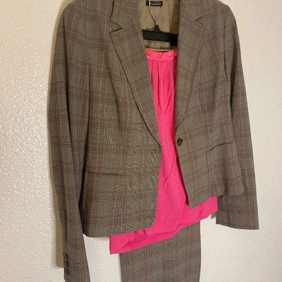 Plaid Pant Suit for Women | Tailored Blazer & Trousers | Workwear Chic - Picture 3 of 5